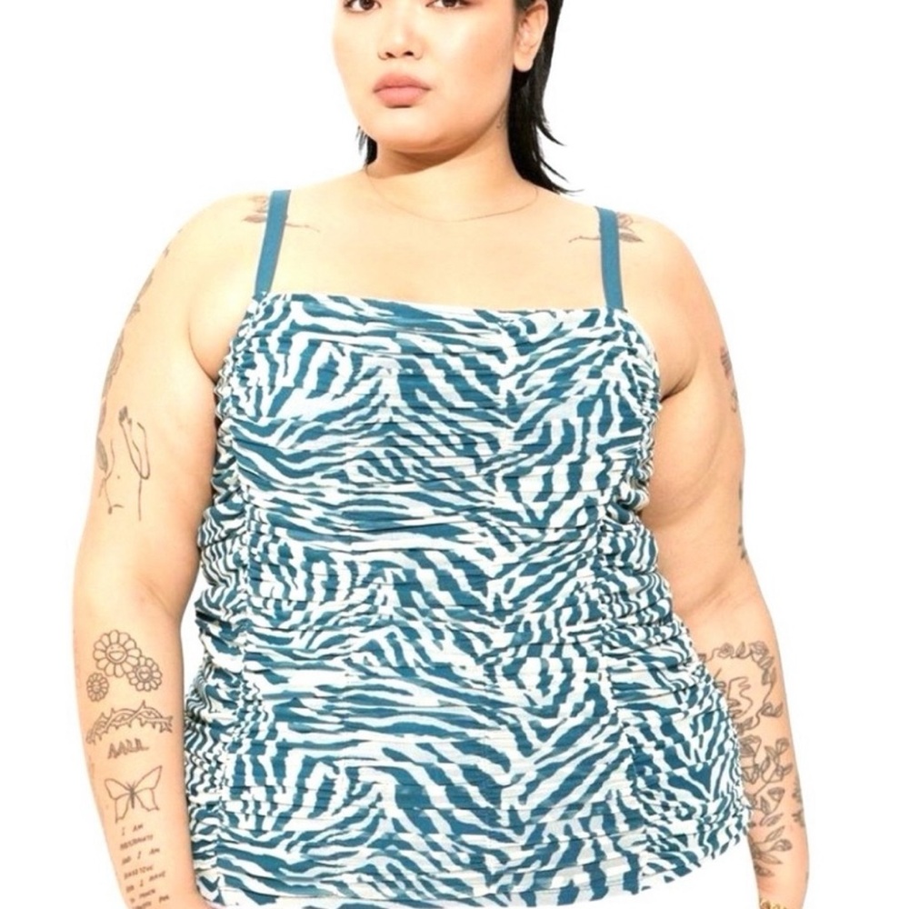 🆕🌼TORRID Zebra Mesh Shirred Cami🌼